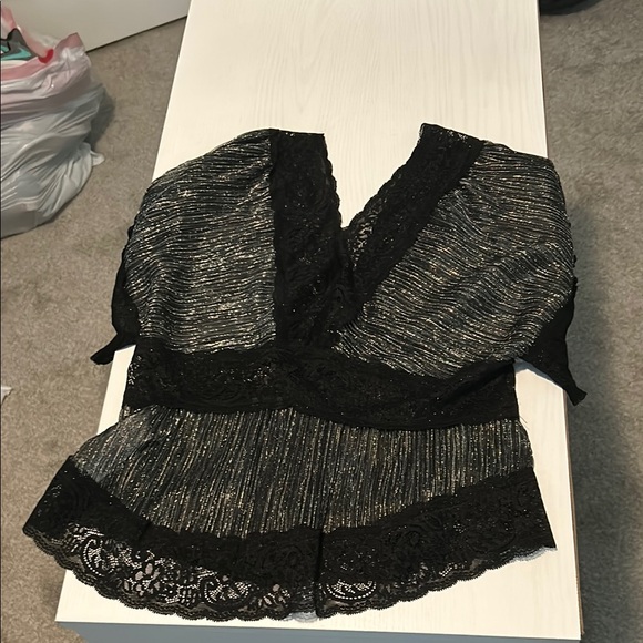 Forever 21 Black Plunge V-Neck Sleeveless Blouse - Picture 3 of 4